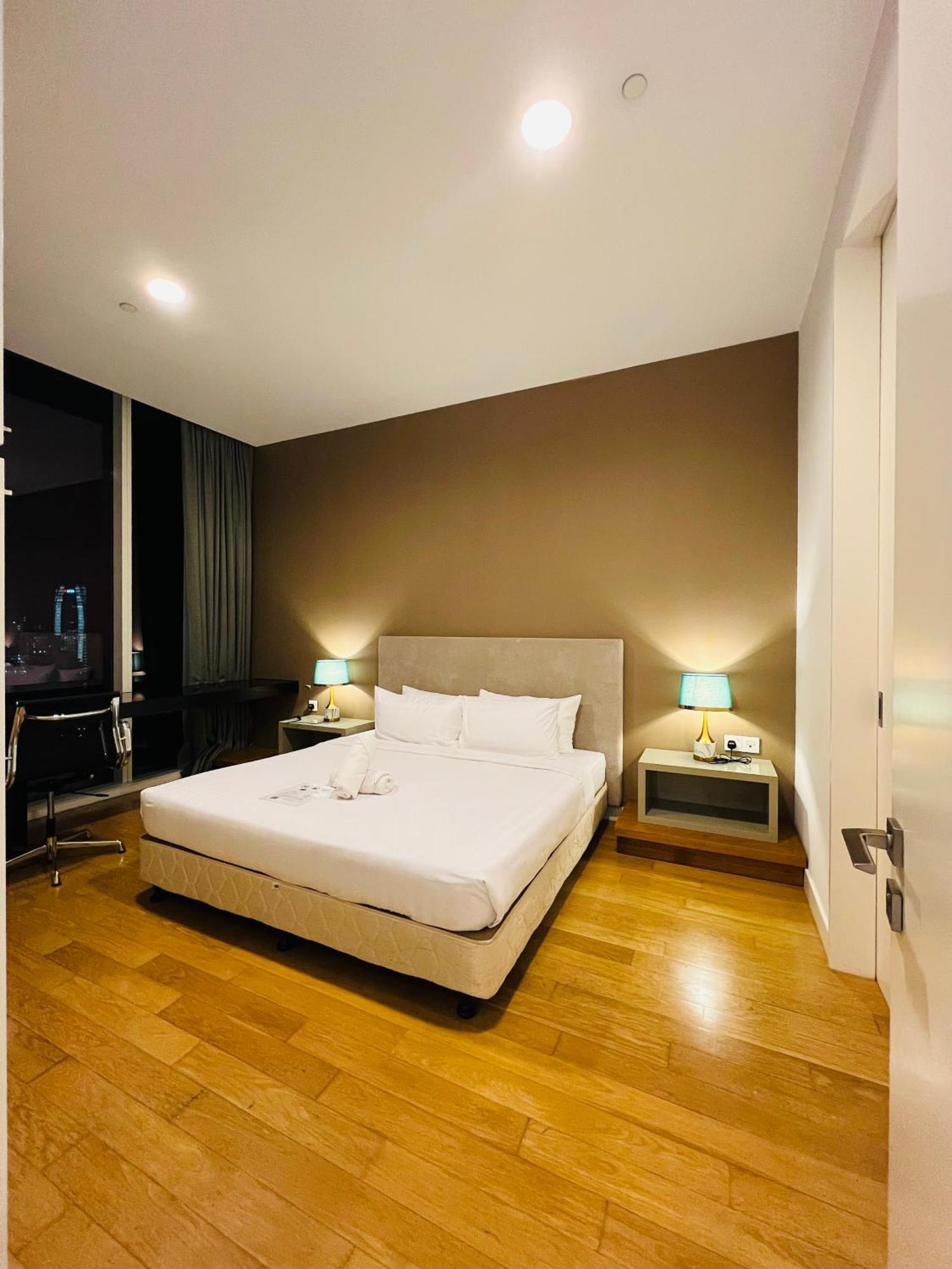 The Faced Platinum By Astria Apartment *