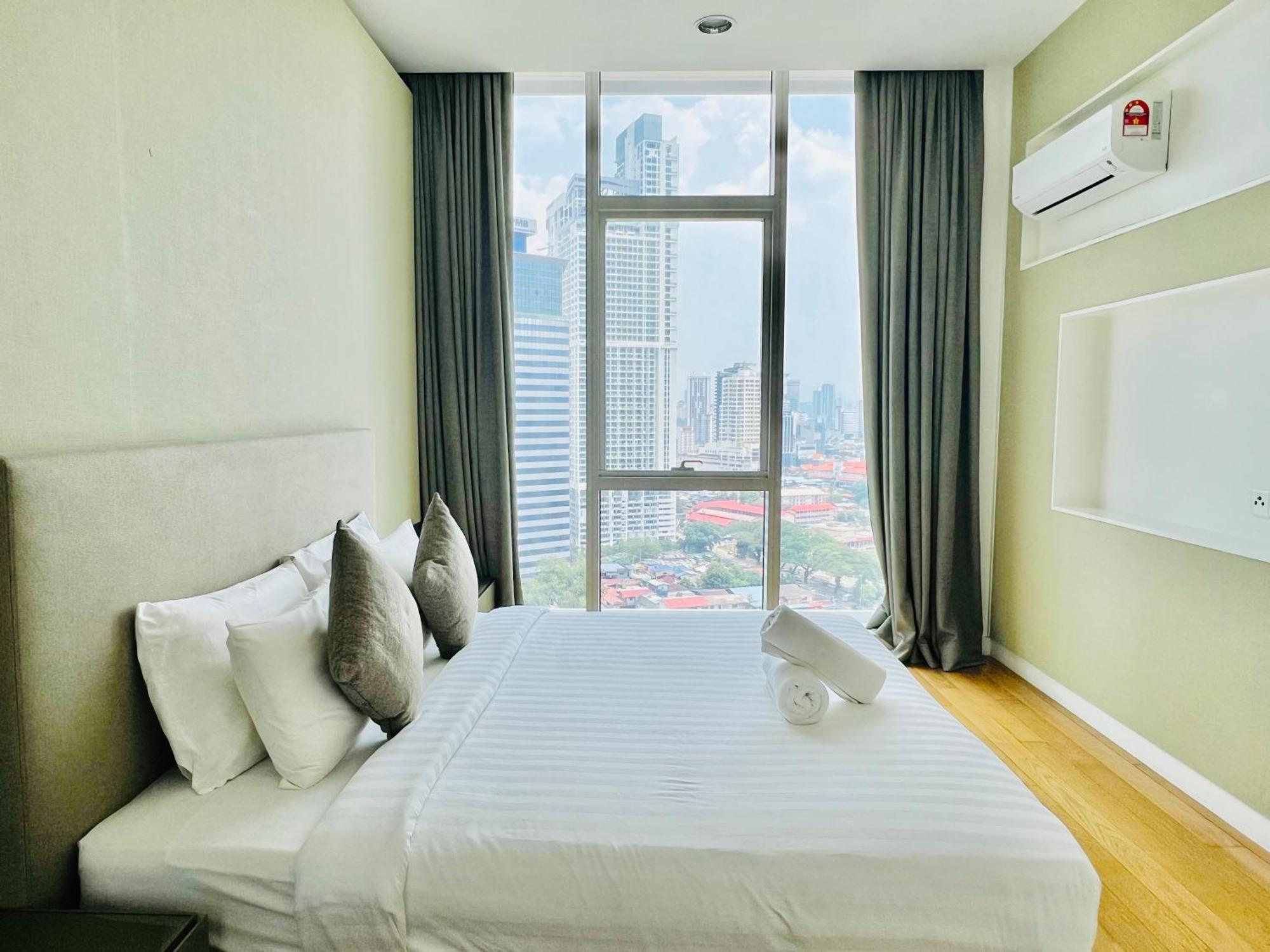 The Faced Platinum By Astria Apartment *